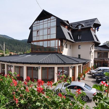 Hotel Cosmos Câmpulung Moldovenesc Extérieur photo