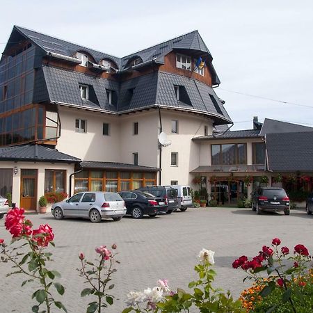 Hotel Cosmos Câmpulung Moldovenesc Extérieur photo