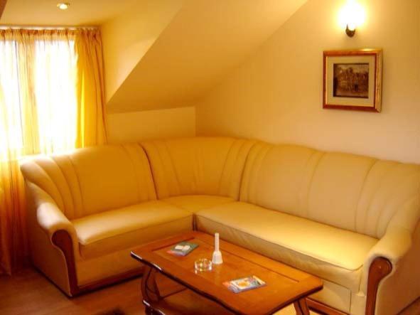 Hotel Cosmos Câmpulung Moldovenesc Chambre photo