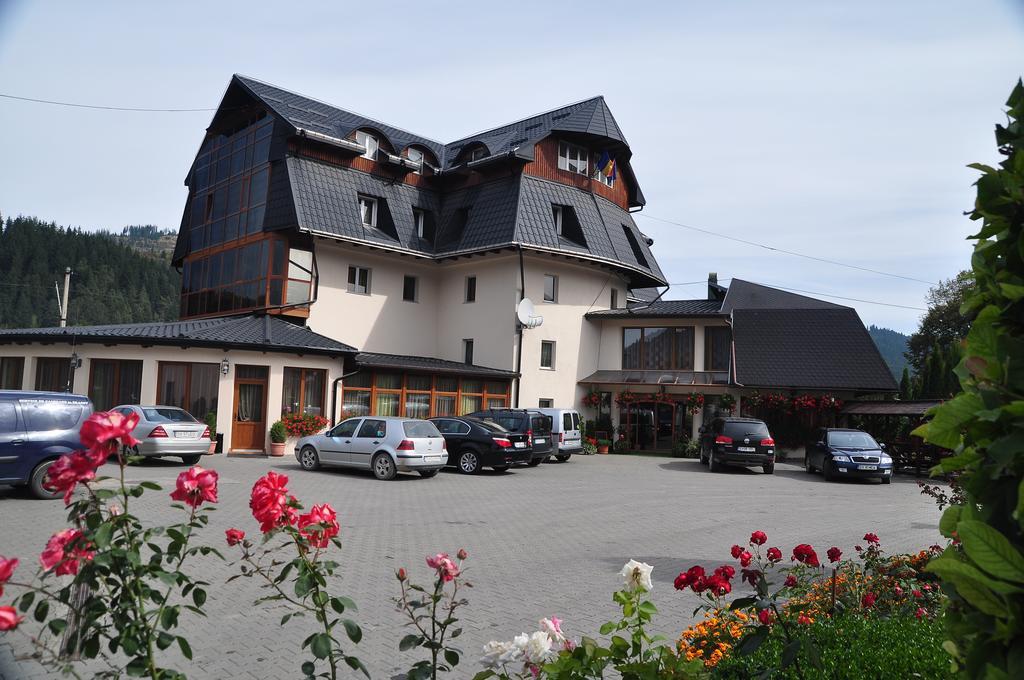 Hotel Cosmos Câmpulung Moldovenesc Extérieur photo