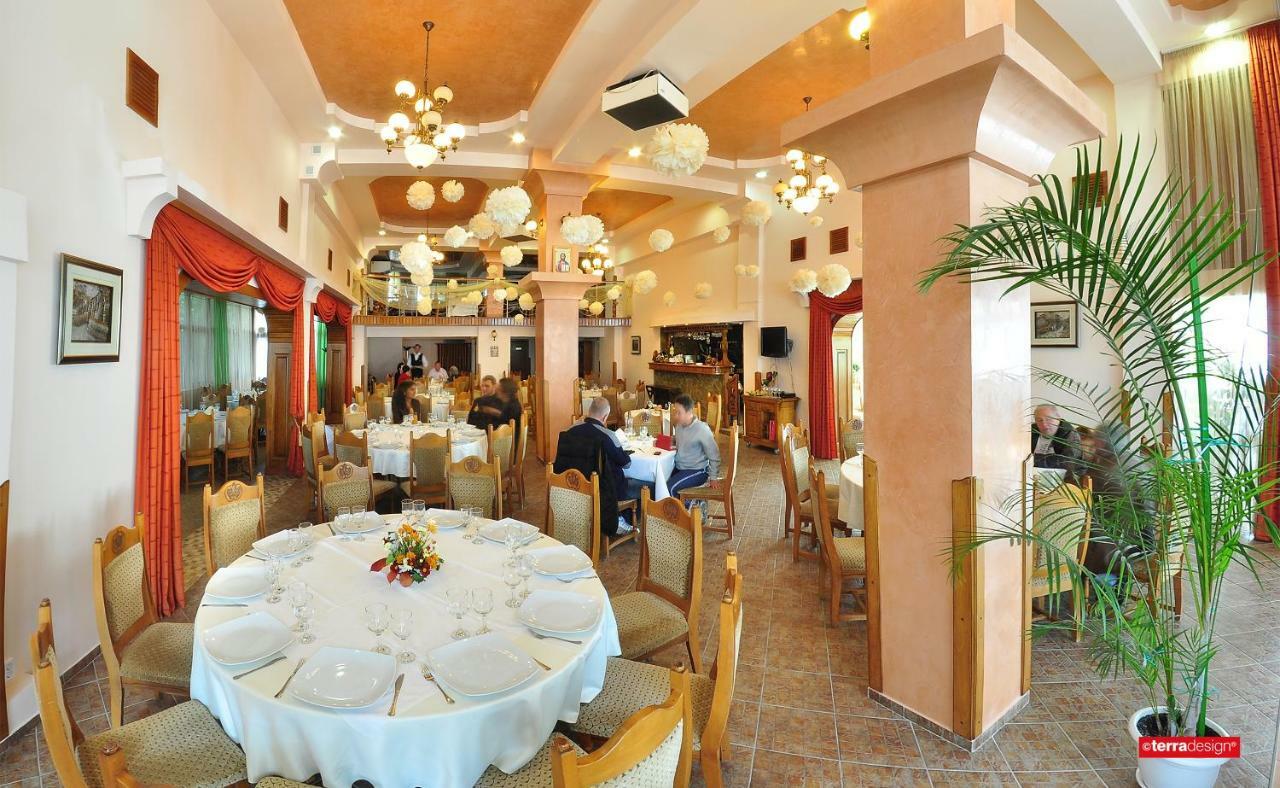 Hotel Cosmos Câmpulung Moldovenesc Extérieur photo