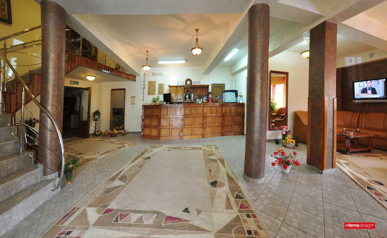 Hotel Cosmos Câmpulung Moldovenesc Extérieur photo