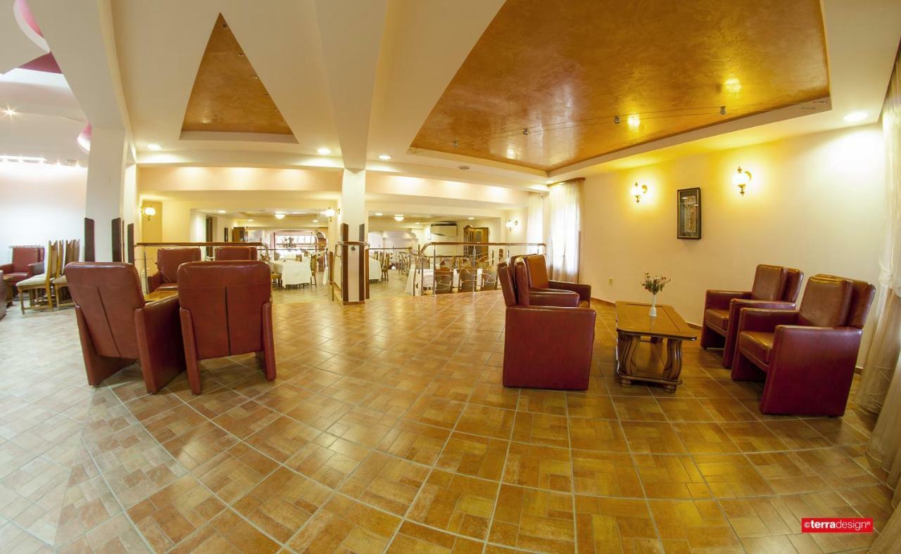 Hotel Cosmos Câmpulung Moldovenesc Extérieur photo