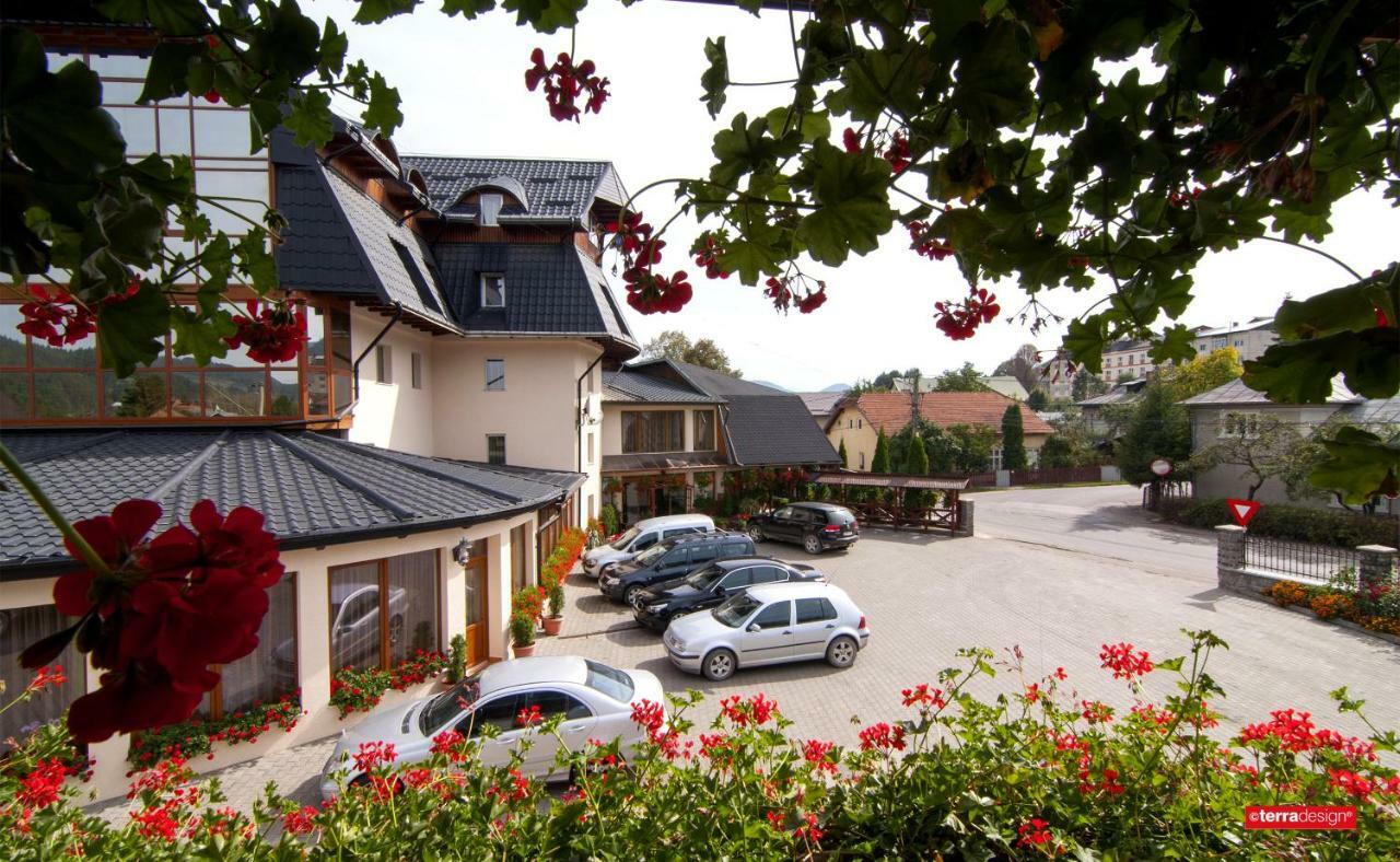Hotel Cosmos Câmpulung Moldovenesc Extérieur photo