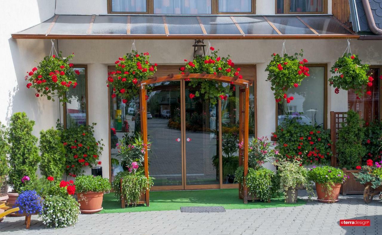 Hotel Cosmos Câmpulung Moldovenesc Extérieur photo