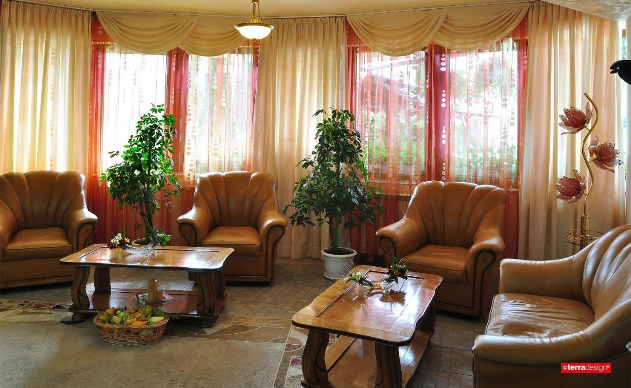 Hotel Cosmos Câmpulung Moldovenesc Extérieur photo