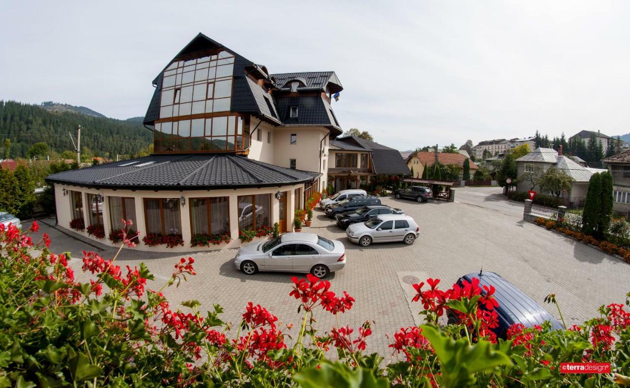 Hotel Cosmos Câmpulung Moldovenesc Extérieur photo