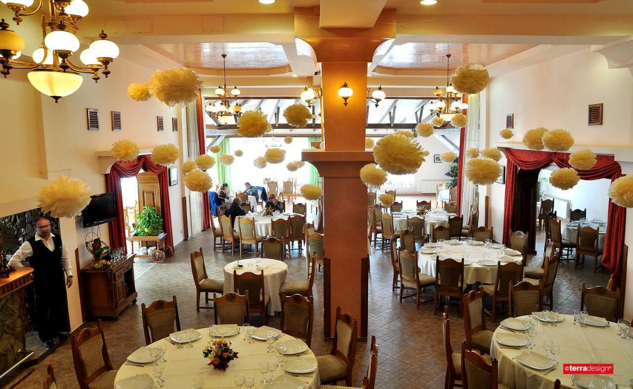 Hotel Cosmos Câmpulung Moldovenesc Extérieur photo