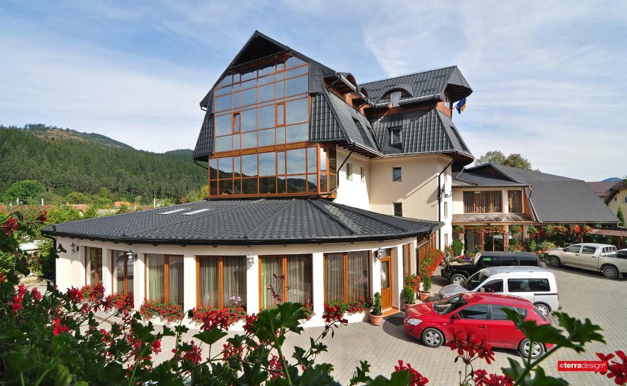 Hotel Cosmos Câmpulung Moldovenesc Extérieur photo