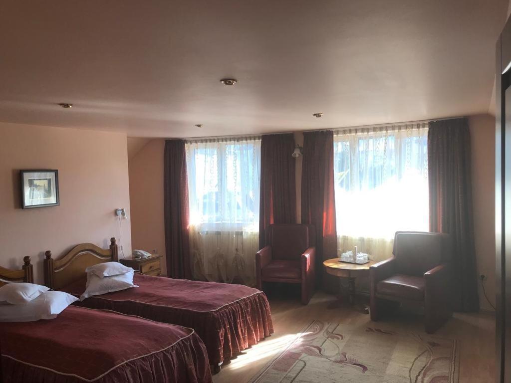 Hotel Cosmos Câmpulung Moldovenesc Extérieur photo