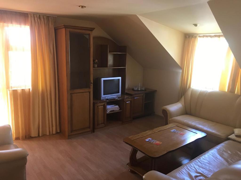 Hotel Cosmos Câmpulung Moldovenesc Extérieur photo